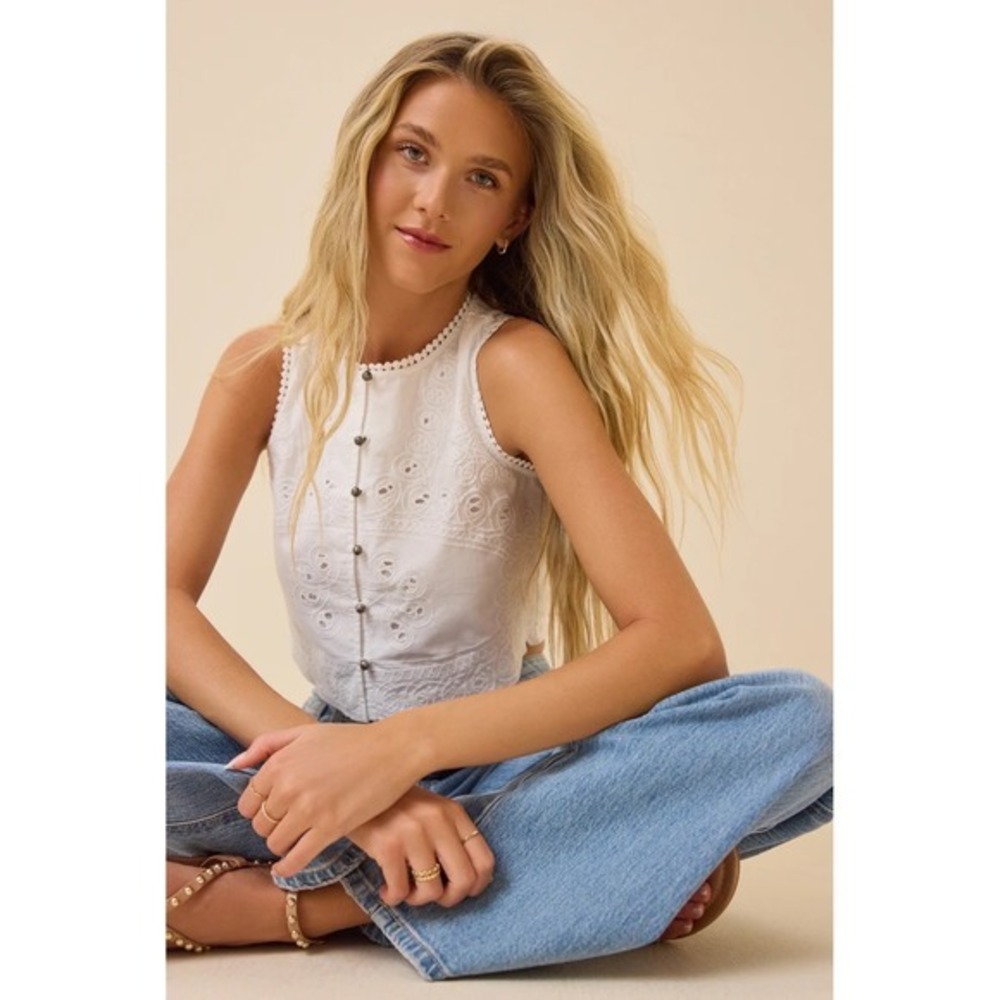 Altar'd State White Eyelet Embroidered Button Front Vest Top Size Large